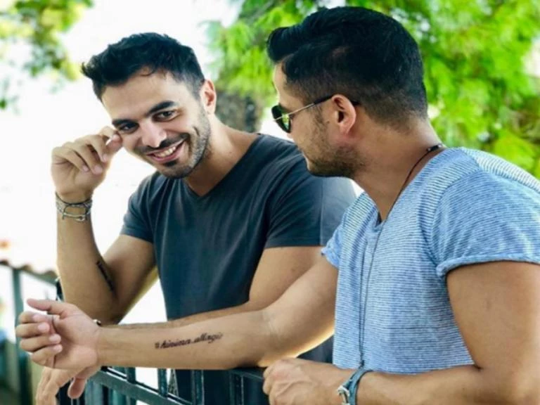 Δεν είναι φάρσα: Χριστοδουλάκης και Καρανικόλας έκαναν τατουάζ το Κίνημα Αλλαγής! (εικόνες)